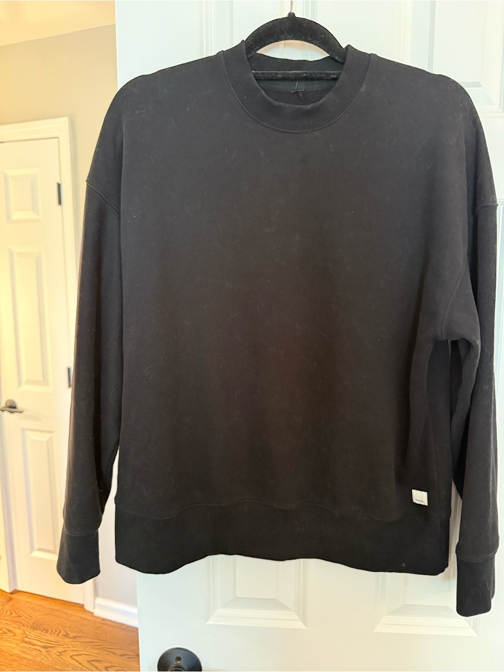 Vuori Black Crewneck Pullover Sweatshirt
